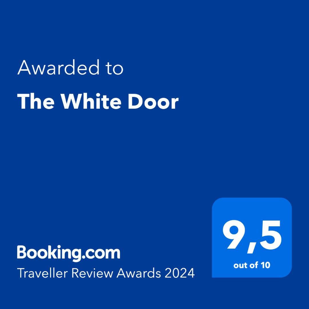 The White Door Apartment Aalst Bagian luar foto