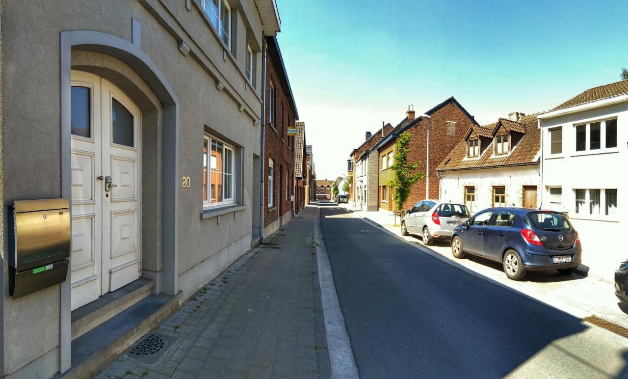 The White Door Apartment Aalst Bagian luar foto