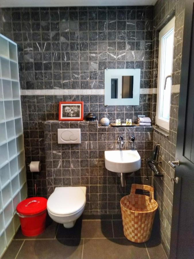 The White Door Apartment Aalst Bagian luar foto
